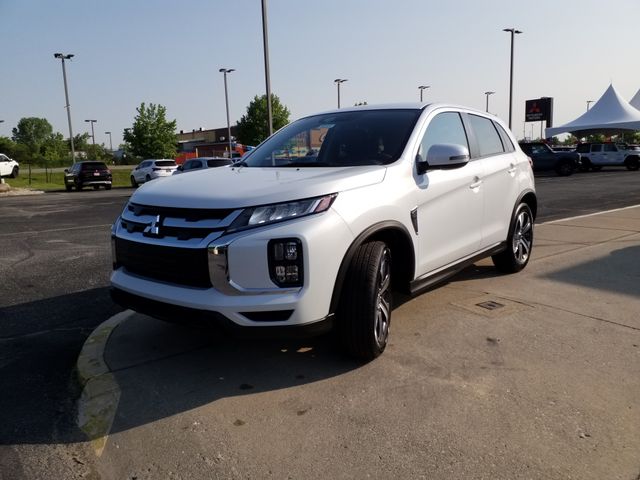 2025 Mitsubishi Outlander Sport SE photo 2