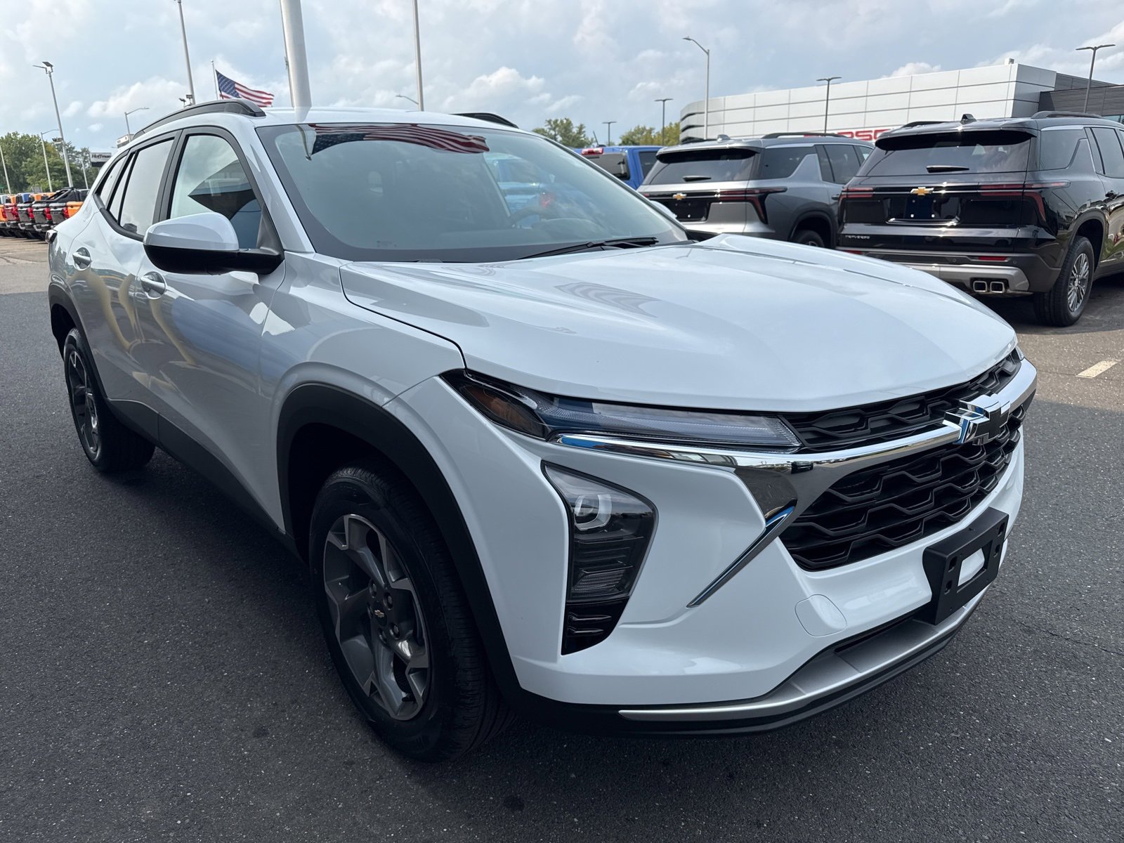 2025 Chevrolet Trax LT photo 3