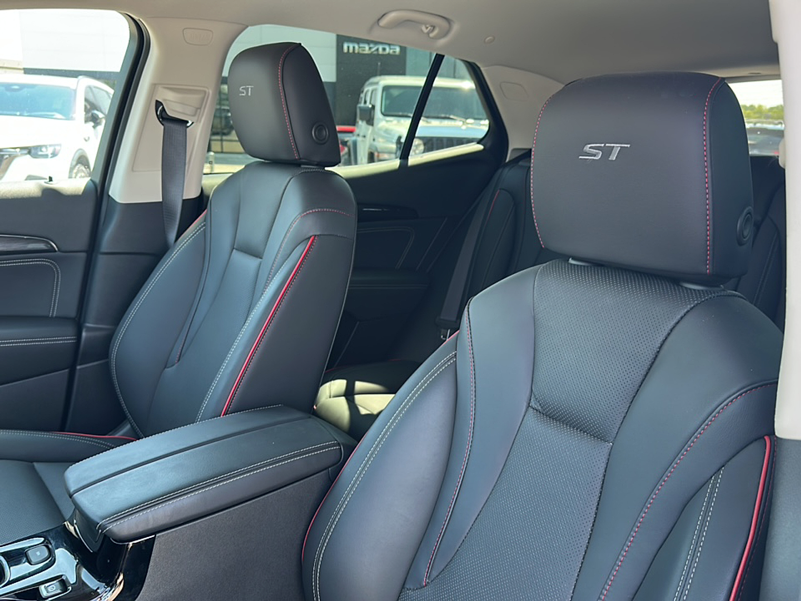 2023 Buick Envision Essence photo 3