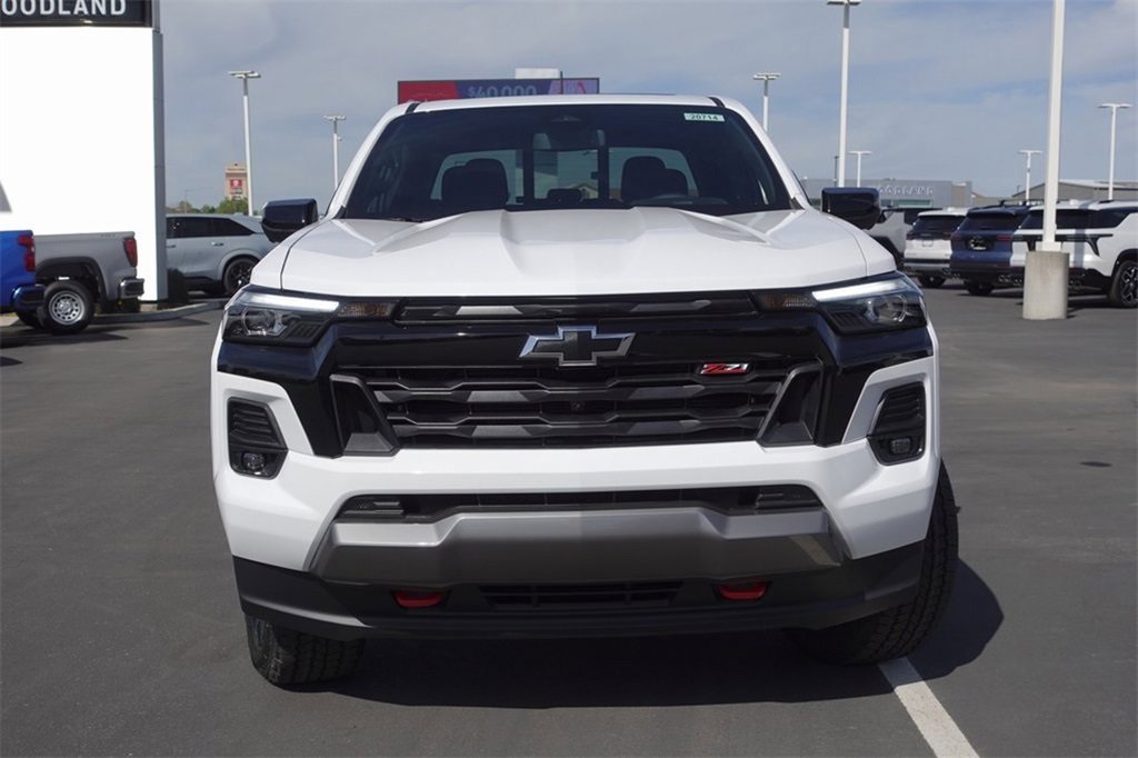 2025 Chevrolet Colorado Z71 photo 2