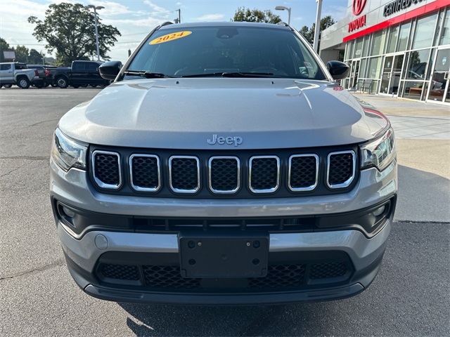 2024 Jeep Compass Latitude photo 8