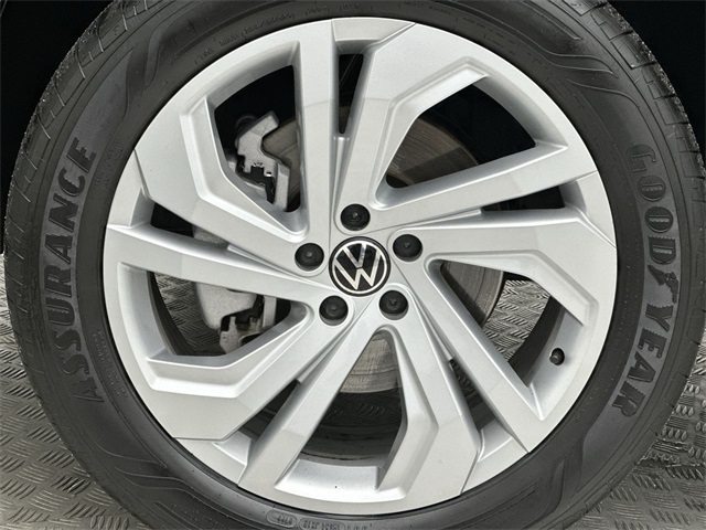 2023 Volkswagen Atlas V6 SE Technology photo 2