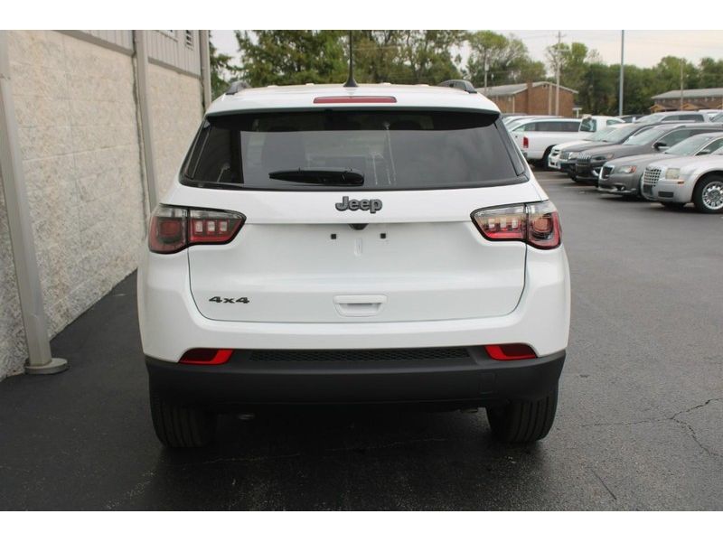 2026 Jeep Compass Latitude Altitude photo 3