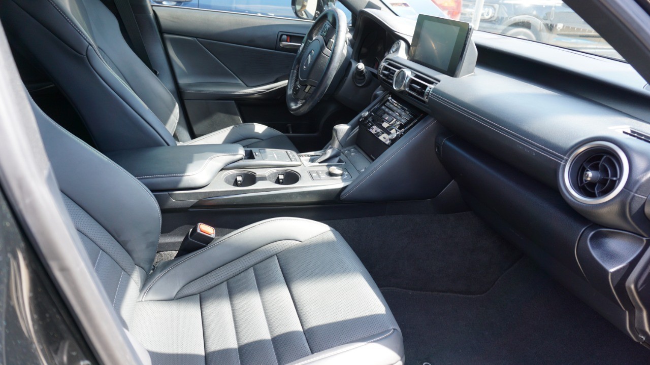 2022 Lexus IS F SPORT photo 6