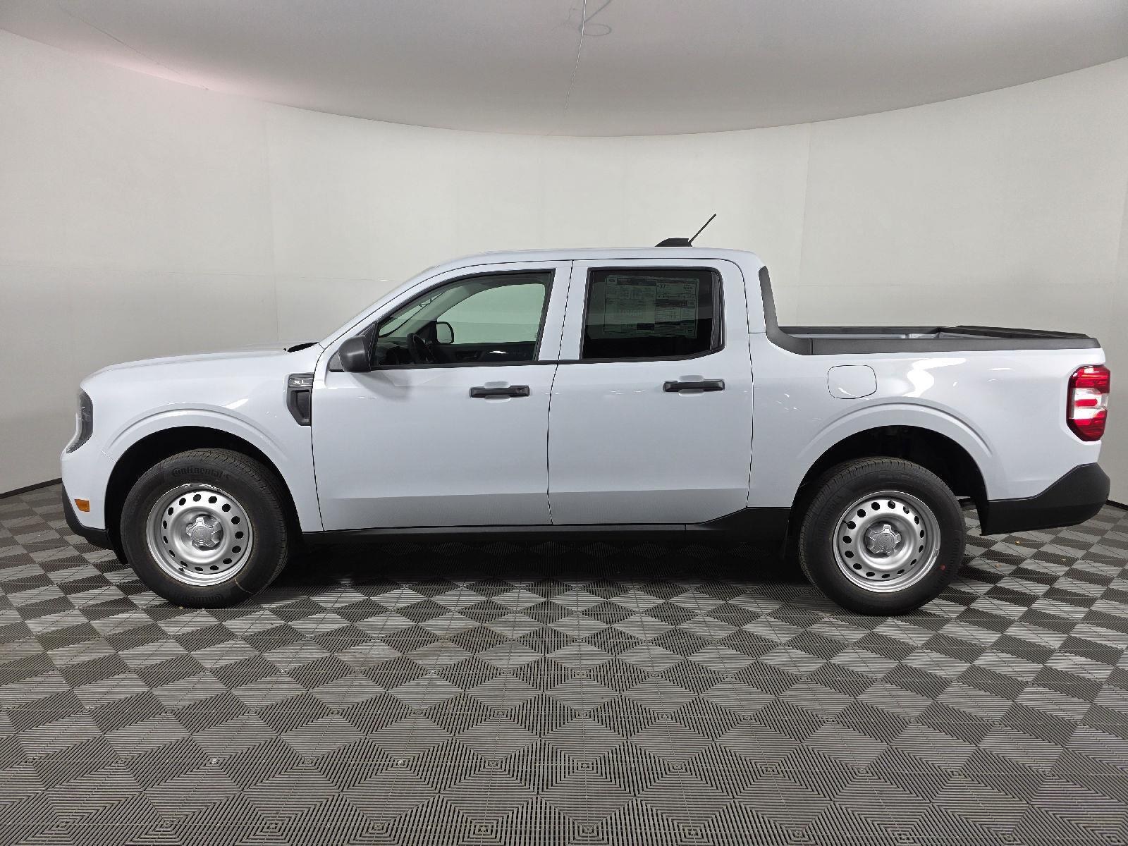 2025 Ford Maverick XL photo 2