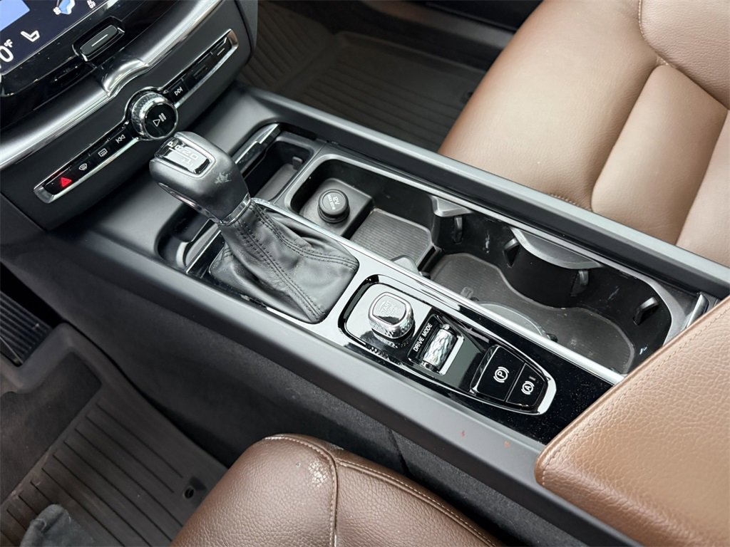 2020 VOLVO XC60 - Image 24