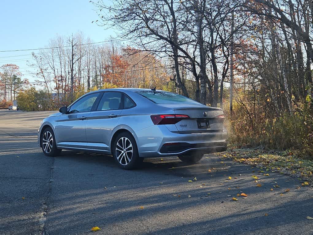 2022 Volkswagen Jetta Sport photo 3