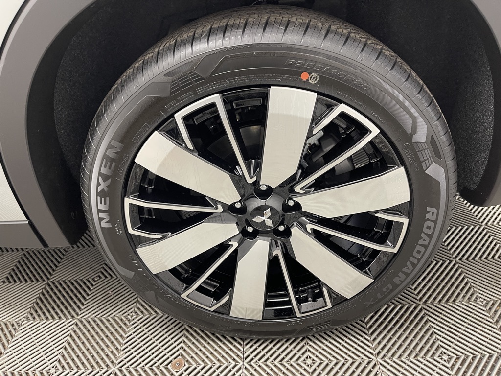 2025 Mitsubishi Outlander SE photo 32