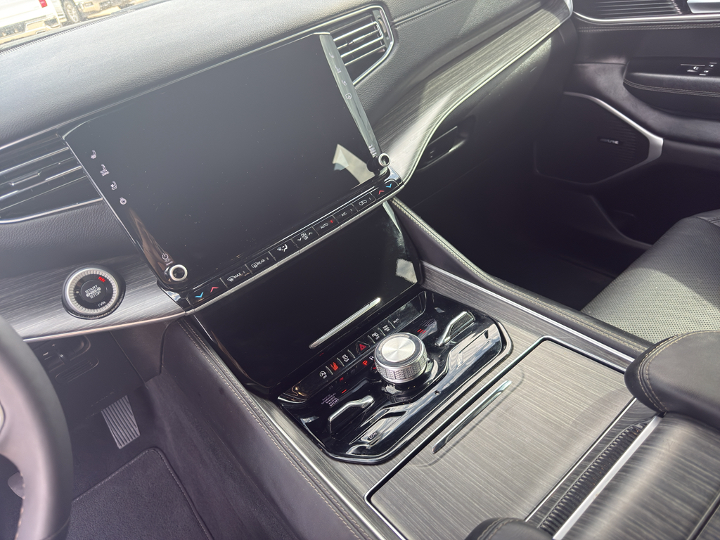 2023 Jeep Wagoneer Series III photo 10