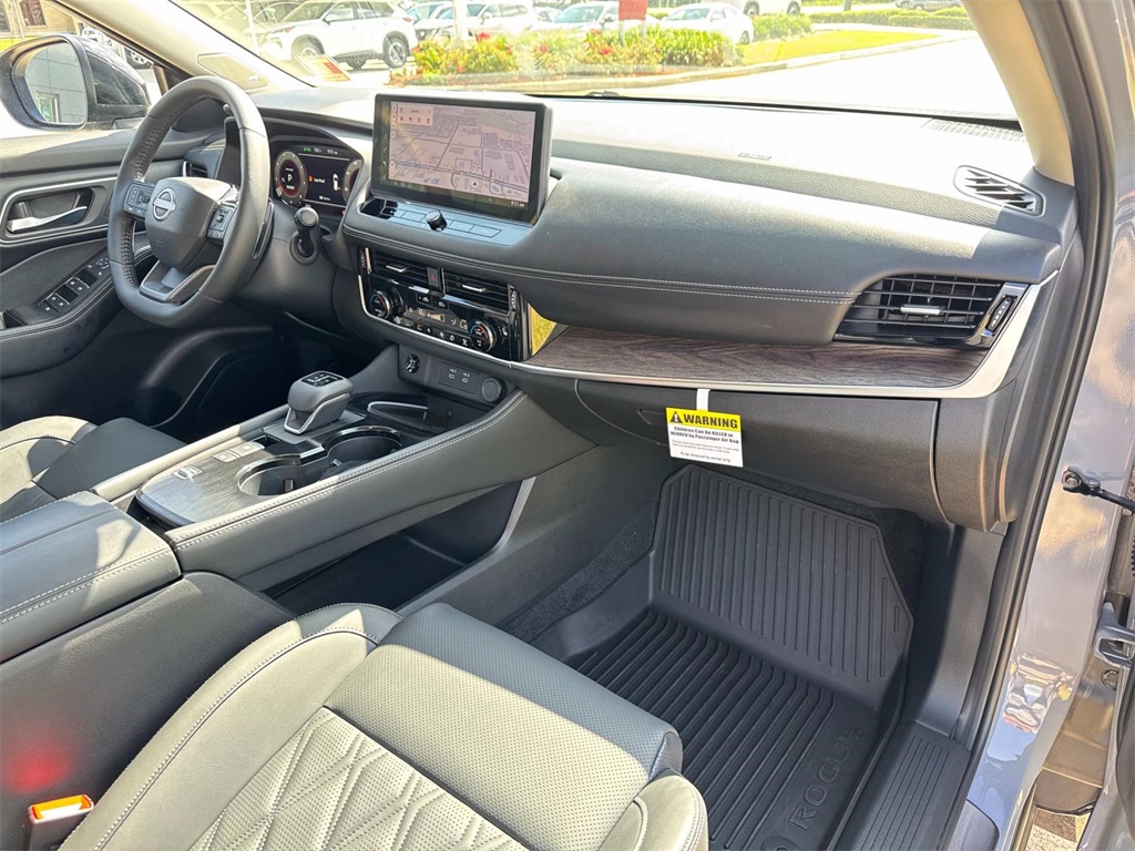 2025 Nissan Rogue Platinum photo 11