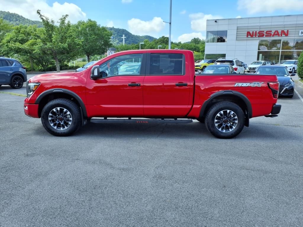 2024 Nissan Titan PRO-4X photo 4