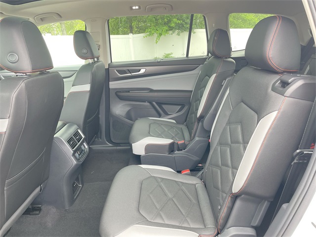 2025 Volkswagen Atlas Peak Edition SE Technology photo 12