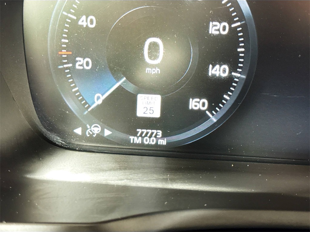 2022 Volvo XC90 T5 Momentum photo 22