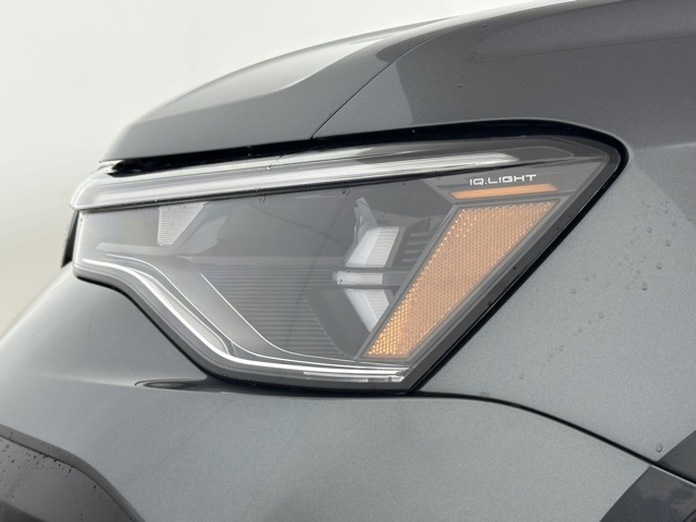 2025 Volkswagen Taos SEL photo 9