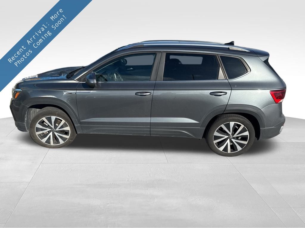2023 Volkswagen Taos SE's photo