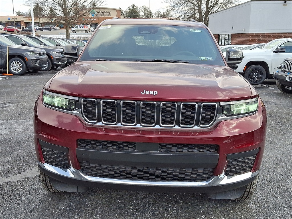 2025 Jeep Grand Cherokee Laredo X photo 2