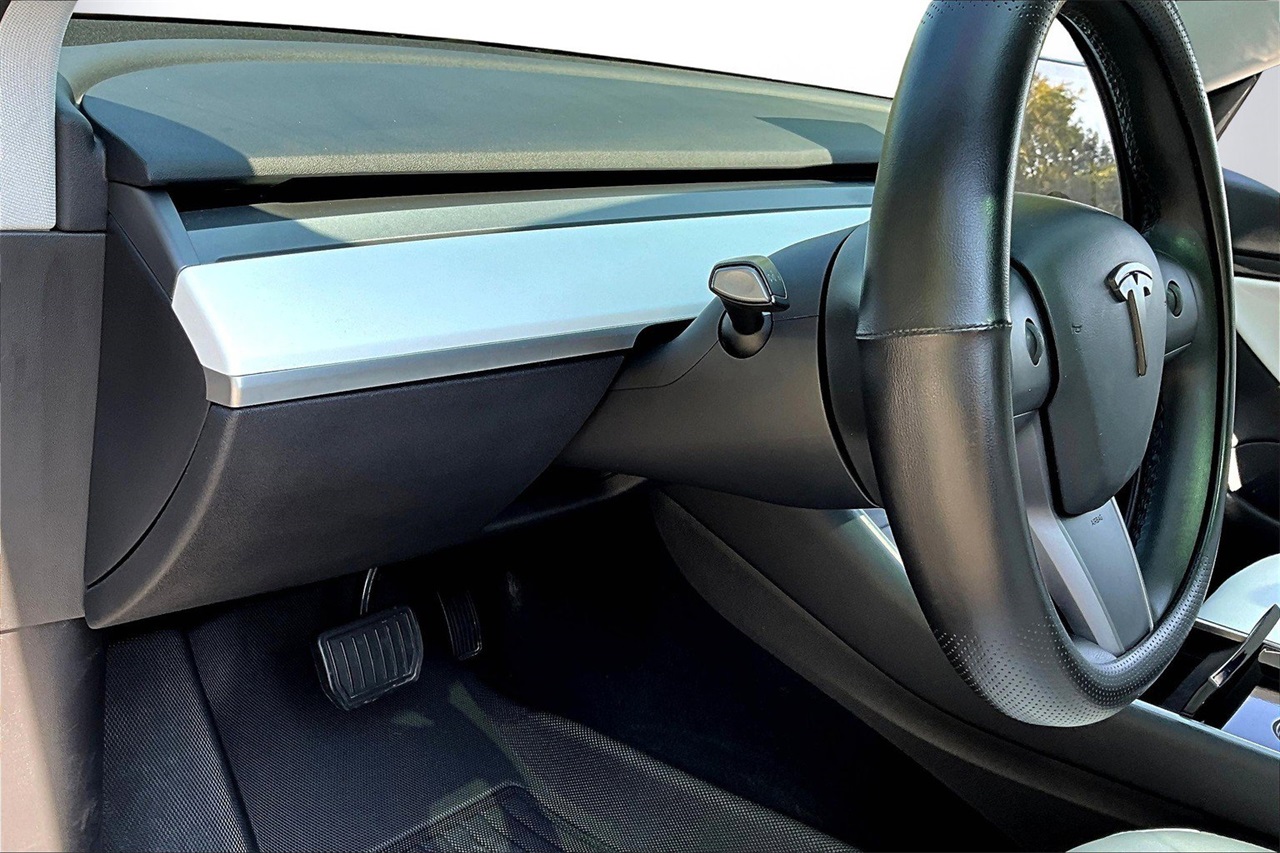2020 Tesla Model 3 Long Range photo 17