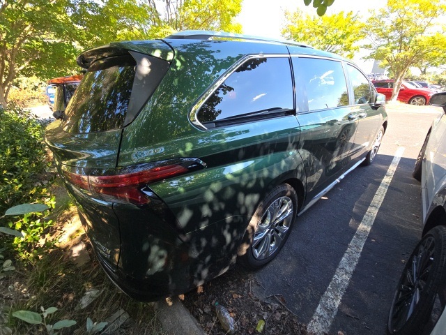 2023 Toyota Sienna Platinum photo 3