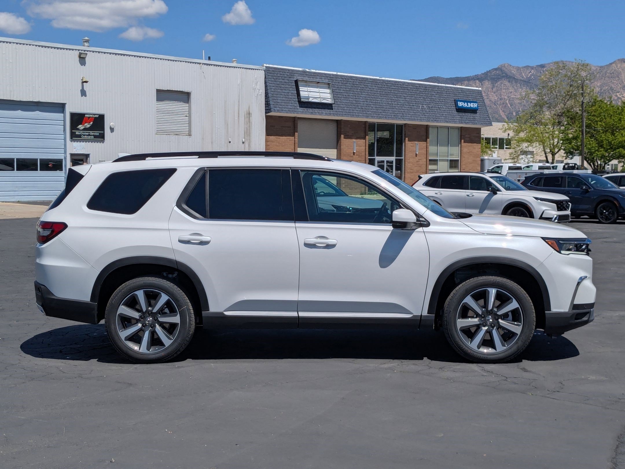 2025 Honda Pilot Elite photo 2