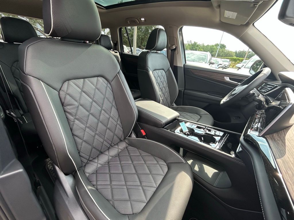 2025 Volkswagen Atlas SEL Premium R-Line photo 30