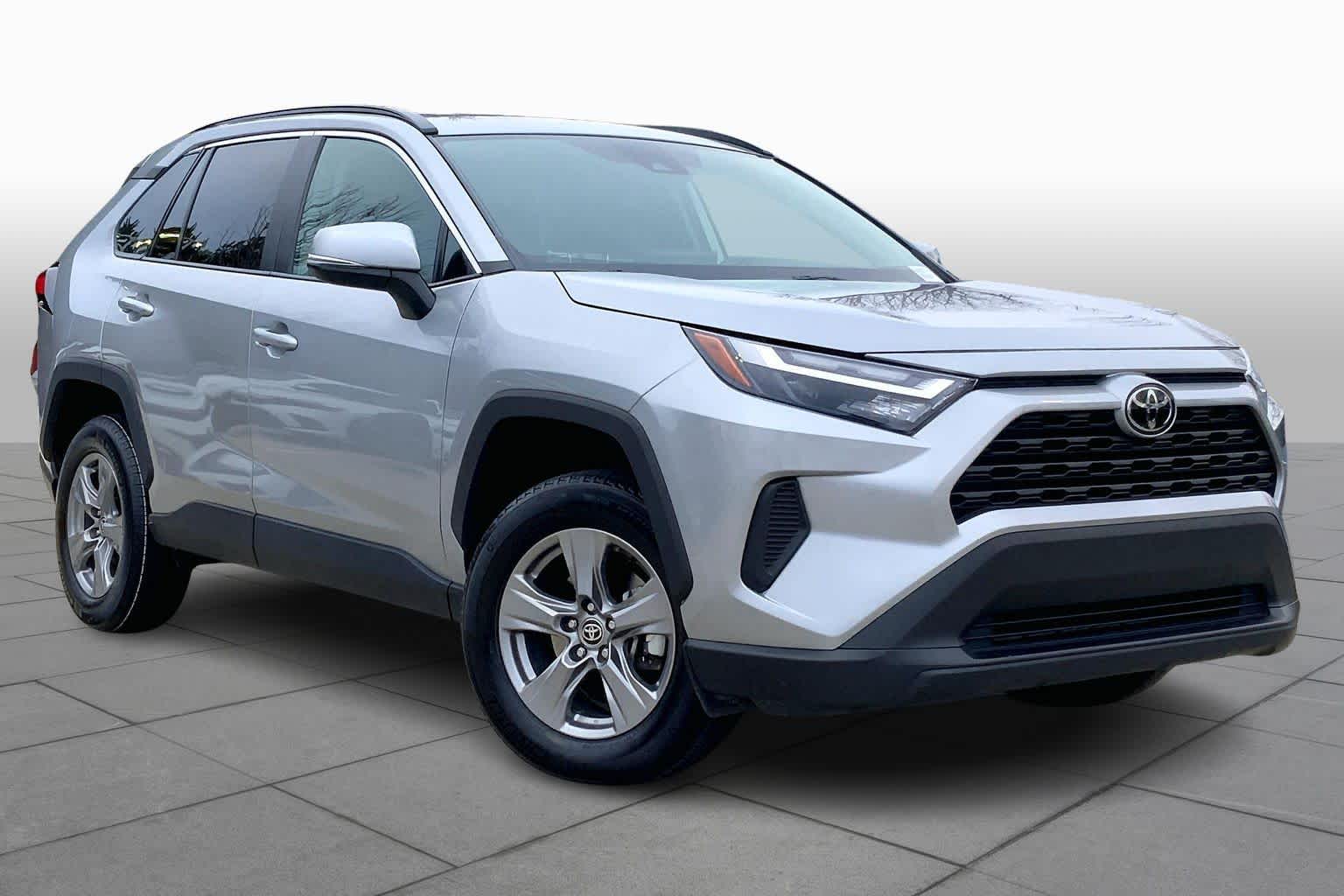 Used 2024 Toyota RAV4 XLE with VIN 2T3P1RFVXRW428671 for sale in Kansas City