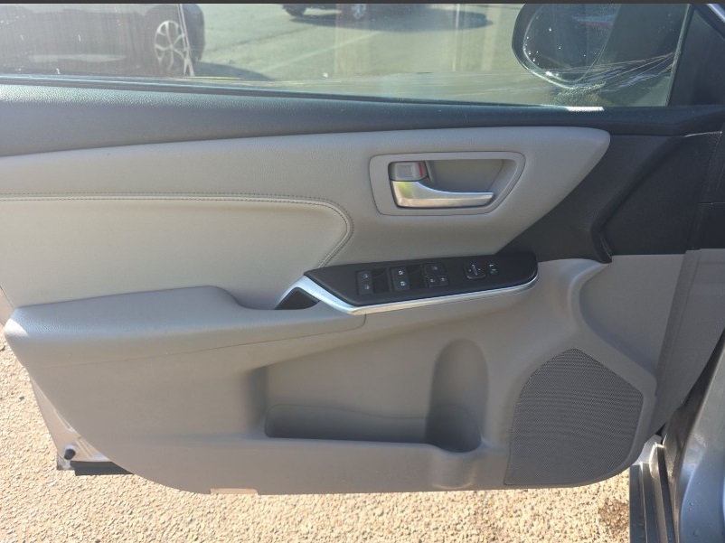 2017 Toyota Camry XLE photo 13