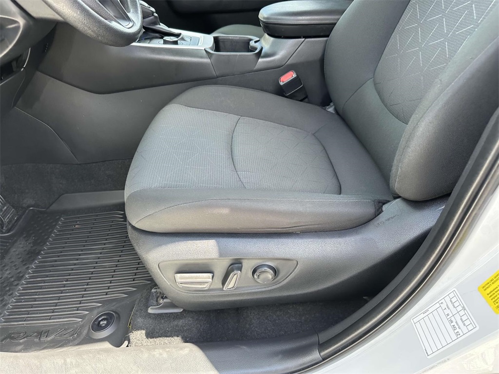 2024 Toyota RAV4 Hybrid XLE photo 15