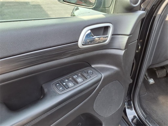 2022 Jeep Grand Cherokee Laredo photo 13