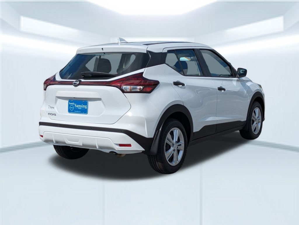 2025 Nissan Kicks Play S photo 4