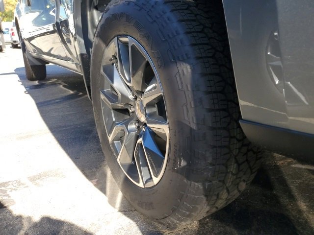 2026 Chevrolet Silverado 1500 LT photo 2