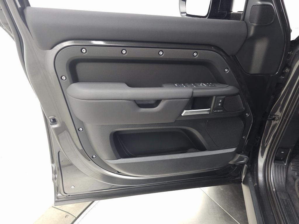 2026 LAND ROVER DEFENDER - Image 11