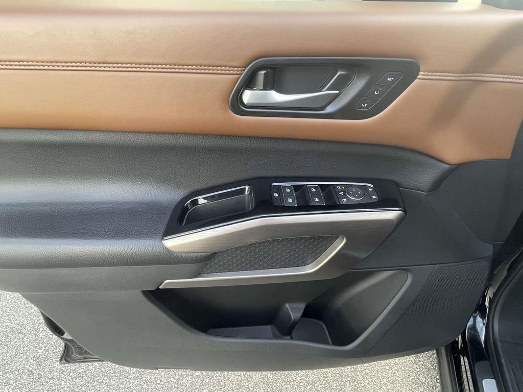 2024 Nissan Pathfinder Platinum photo 16