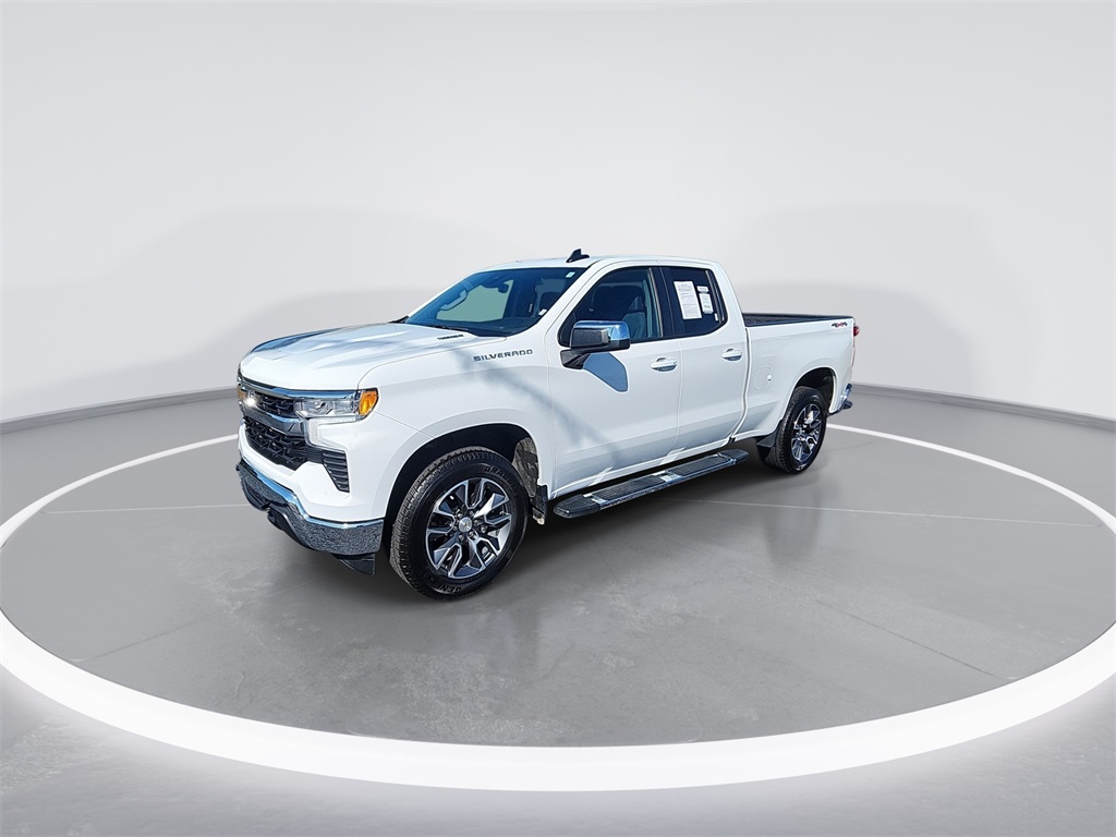 2024 Chevrolet Silverado 1500 LT photo 4