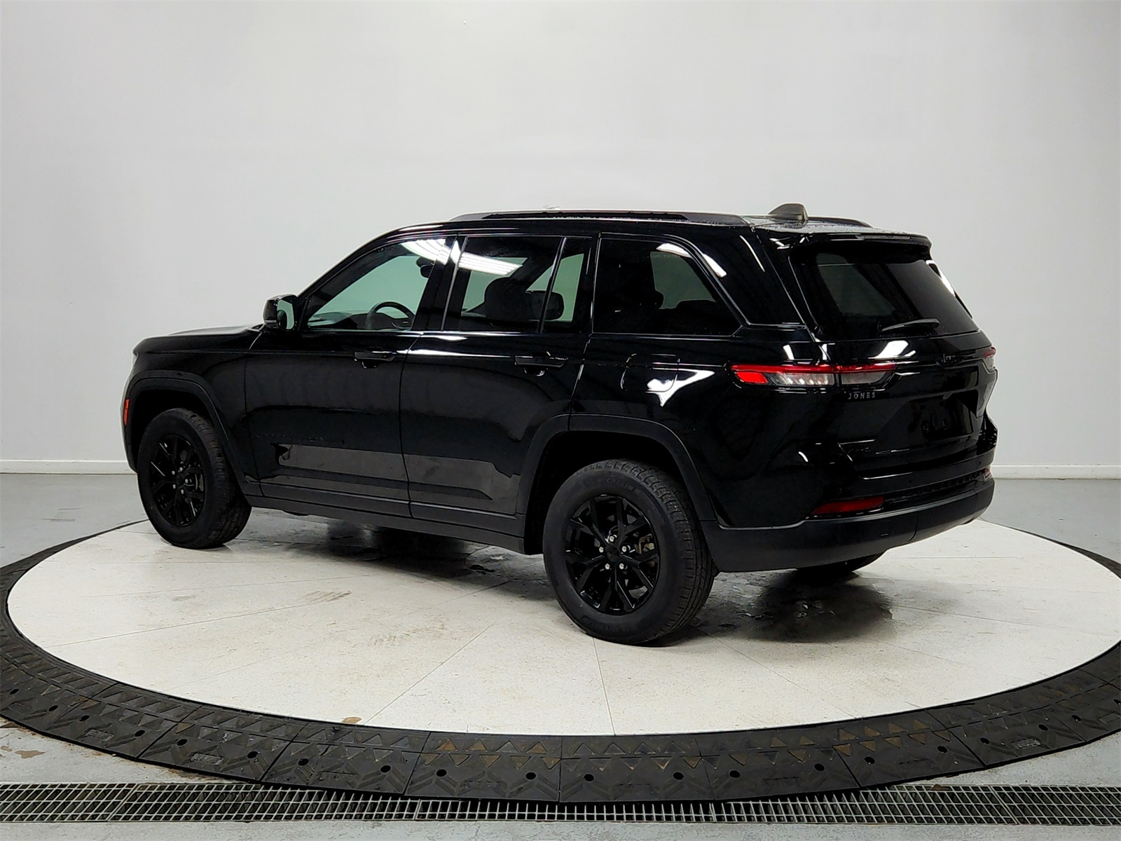 2024 Jeep Grand Cherokee Altitude X photo 2