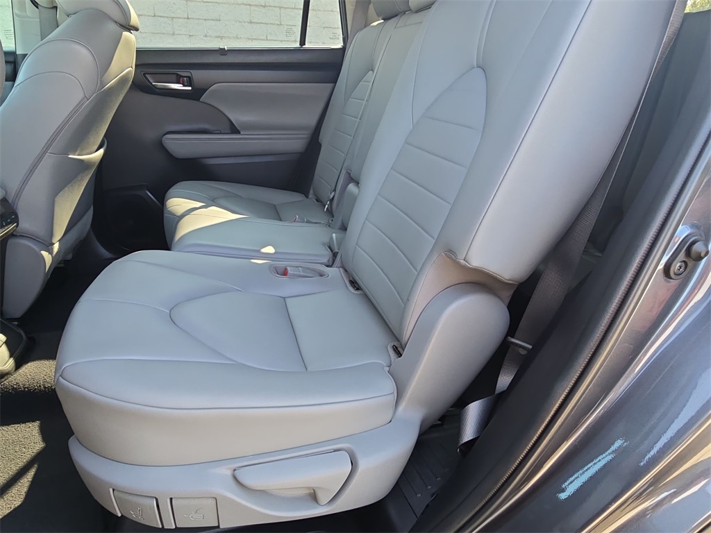 2020 Toyota Highlander XLE photo 17