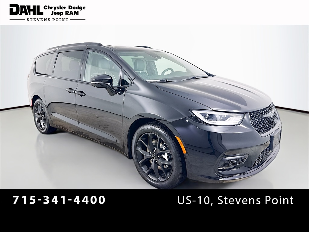 2026 Chrysler Pacifica Limited's photo