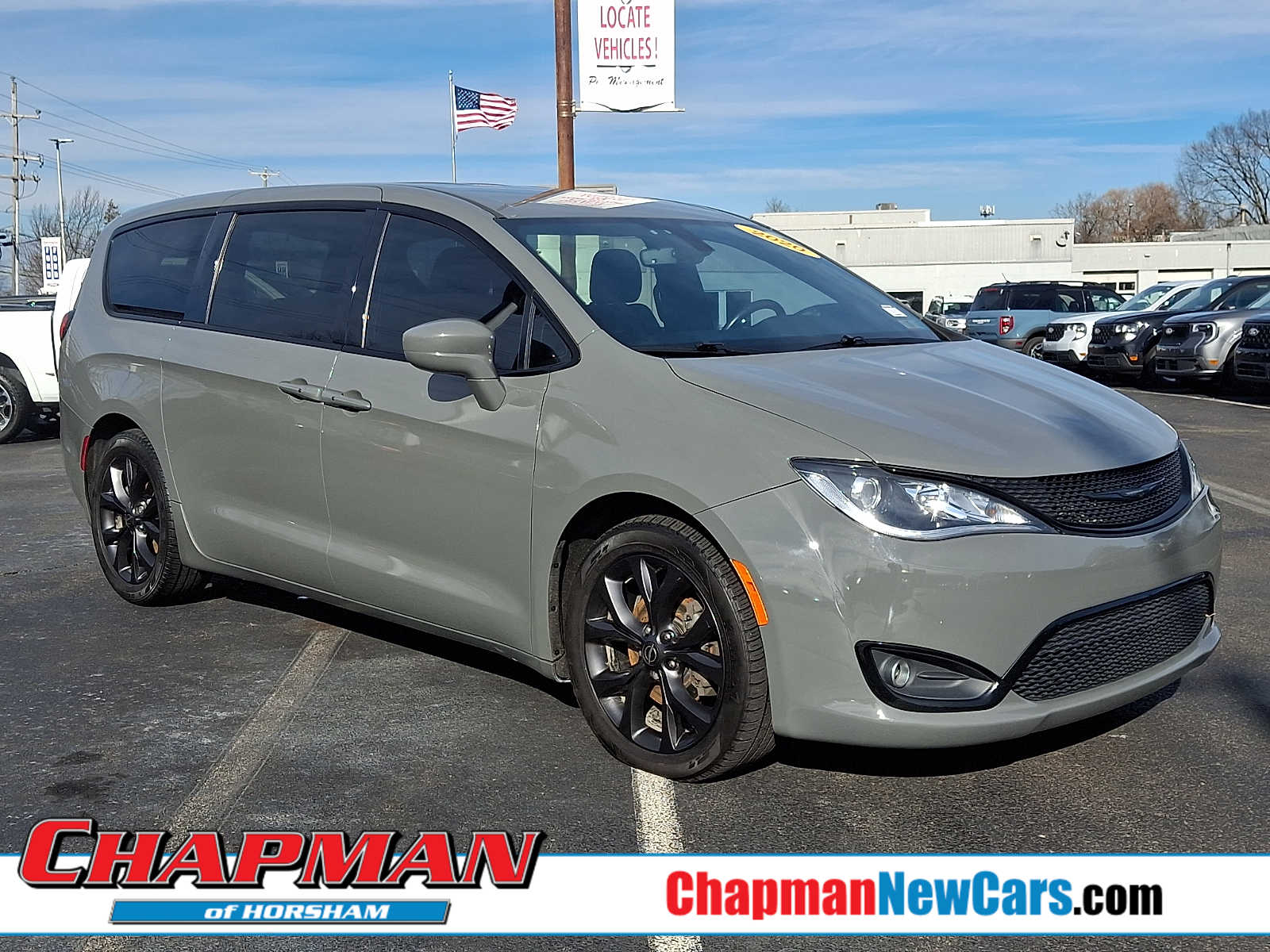 2020 Chrysler Pacifica Touring's photo