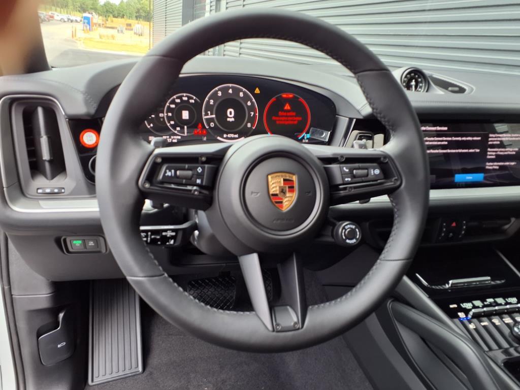2026 Porsche Cayenne Coupe photo 4