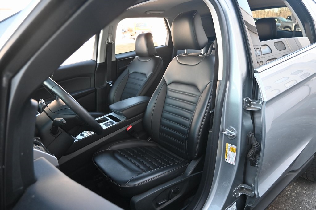 2022 Ford Edge SEL photo 21