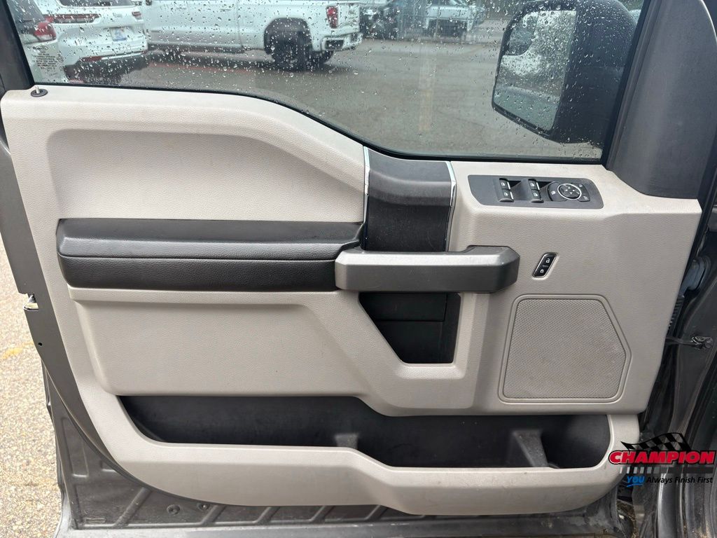 2016 Ford F-150 XLT photo 11