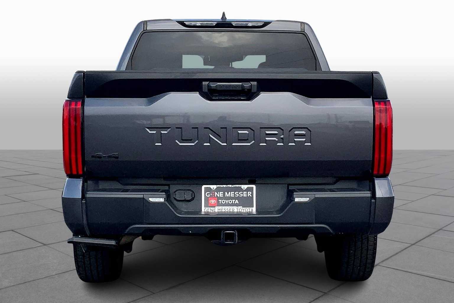 2023 Toyota Tundra SR5 CrewMax photo 4