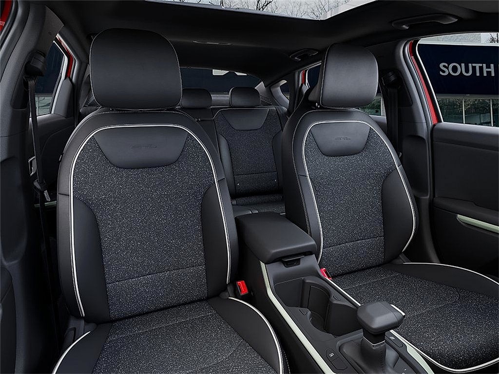 2025 Kia K4 GT-Line photo 14