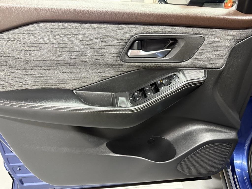 2023 Nissan Rogue SV photo 14
