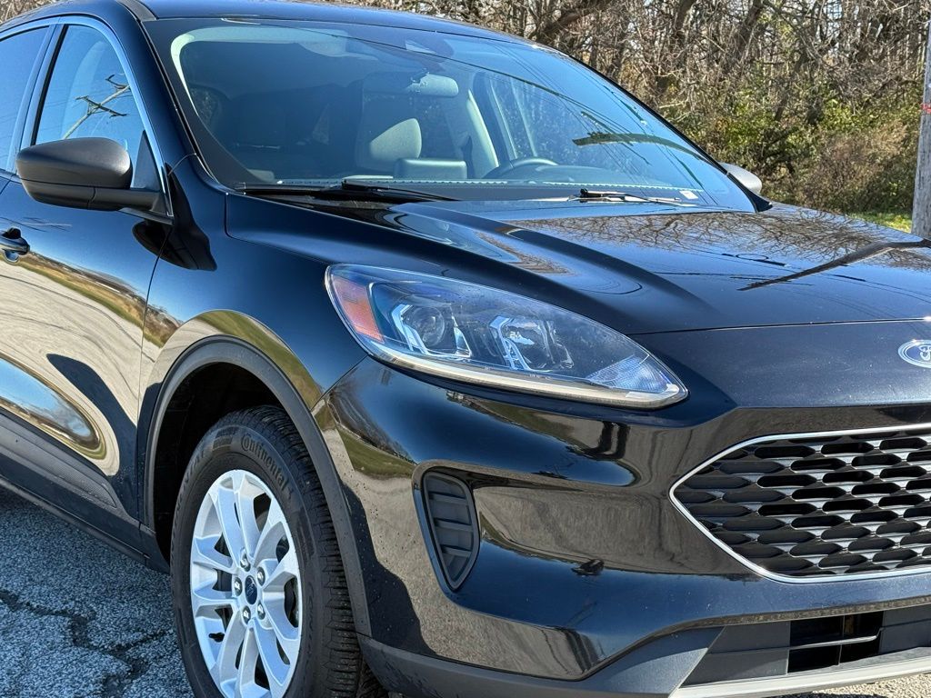 2022 Ford Escape SE photo 2