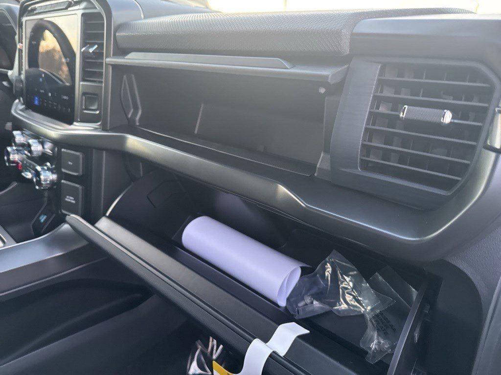 2025 Ford F-150 XLT photo 16