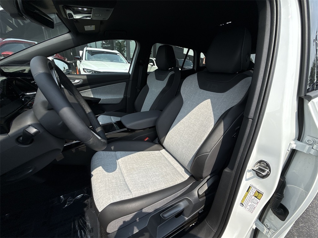 2023 Volkswagen ID.4 Pro photo 10