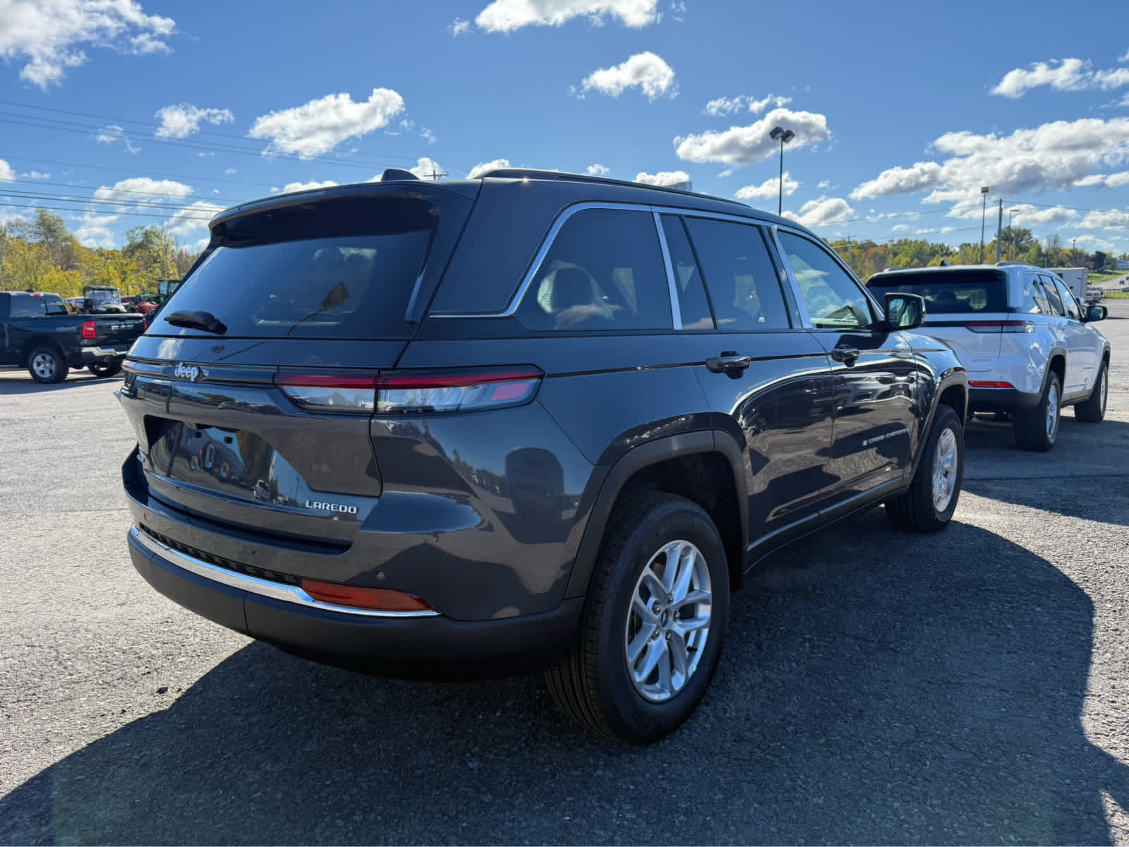 2025 Jeep Grand Cherokee Laredo X photo 3