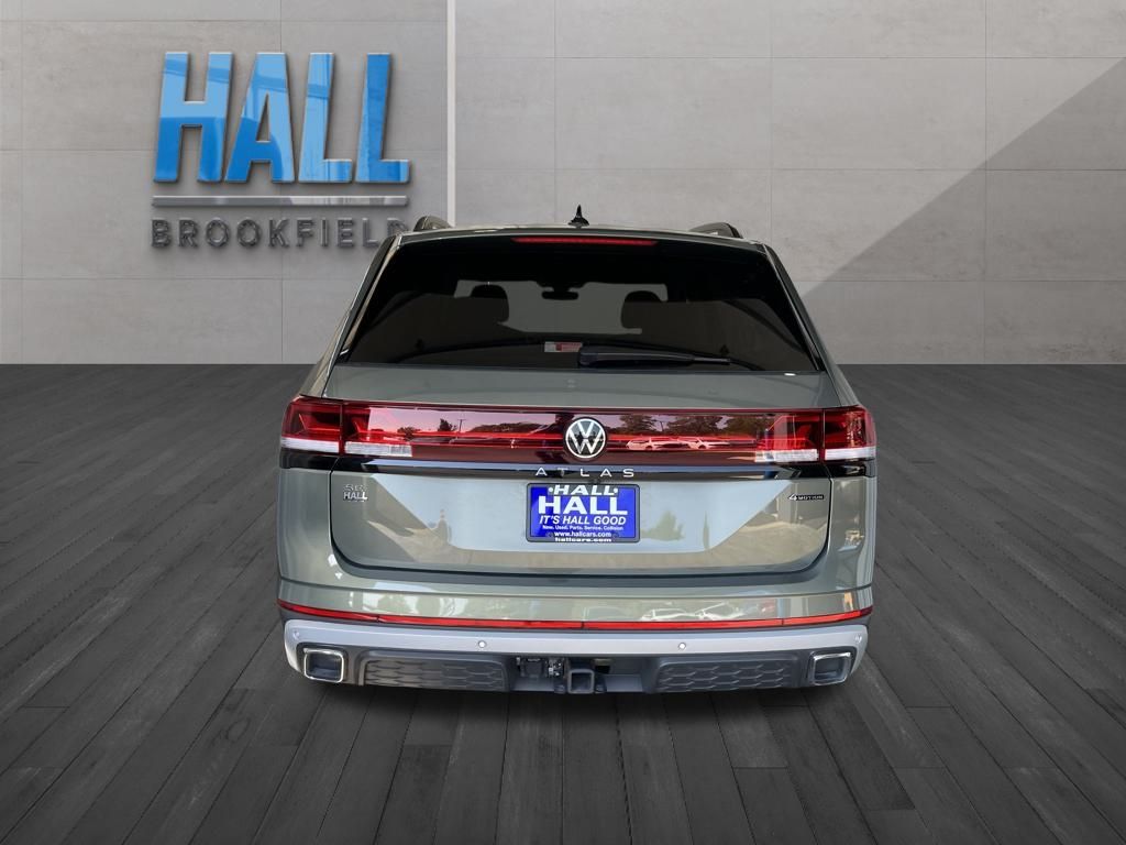 2025 Volkswagen Atlas Peak Edition SE photo 3