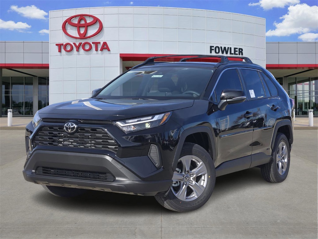 2025 Toyota RAV4 XLE's photo