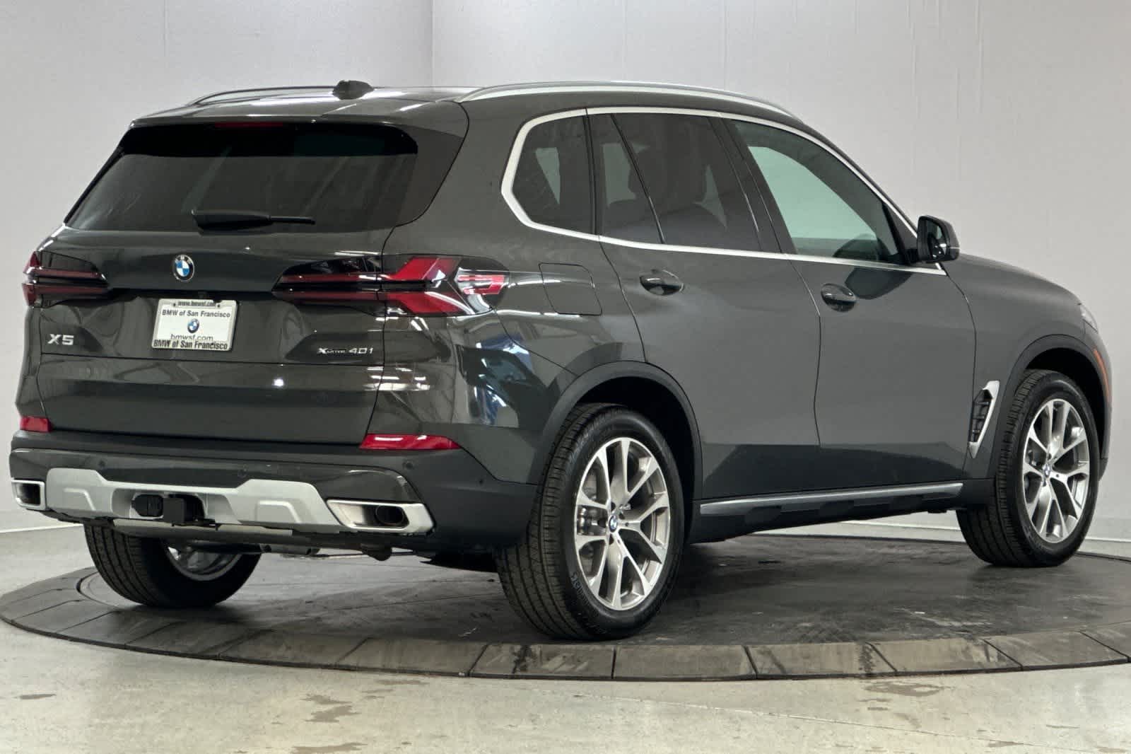 New 2026 Dravit Grey Metallic BMW xDrive40i image 2